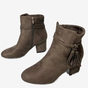 REFRESH LIGHT CHOCOLATEFAUX SUEDE BOOTIES WITH TASSLES SIDE ZIP size 9